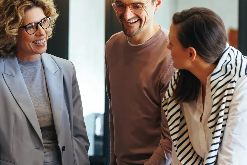consultants sodigix analyse cout par clic google ads Consultants SODIGIX analysant les résultats d’une campagne LinkedIn Ads